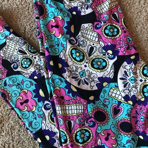 KYRA RESERVED Sugar Skull Printed Leggings - Picture 3 of 5